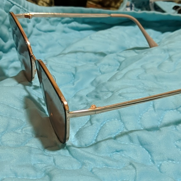 Reflective sunglasses. - Picture 2 of 2